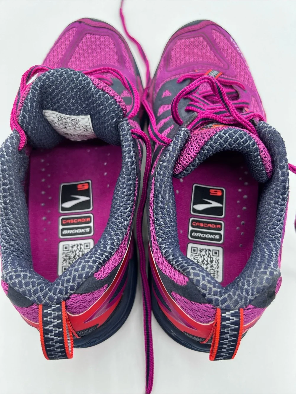 Brooks Women's Pink Fuchia and Navy Cascadia 9 Trail Running Shoes Size 7